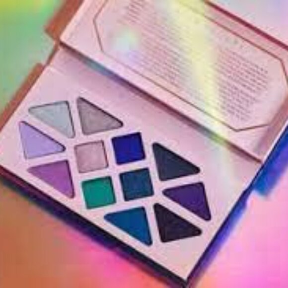 ĀTHR Moonlight Crystal Eyeshadow Palette | 12 Shades | Clean, Organic, Vegan - Picture 4 of 4